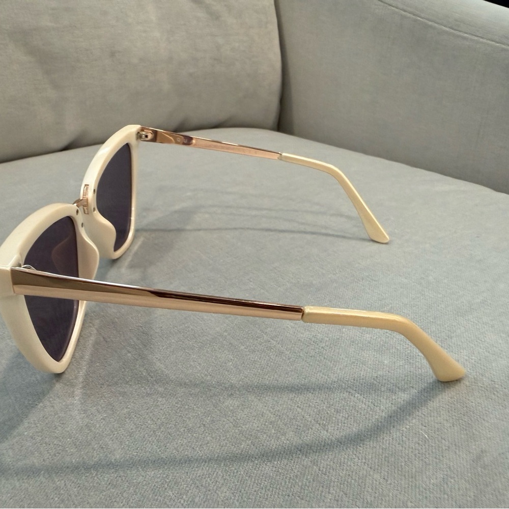 Quay Ivory and Gold Mirrored Sunglasses - Picture 3 of 10